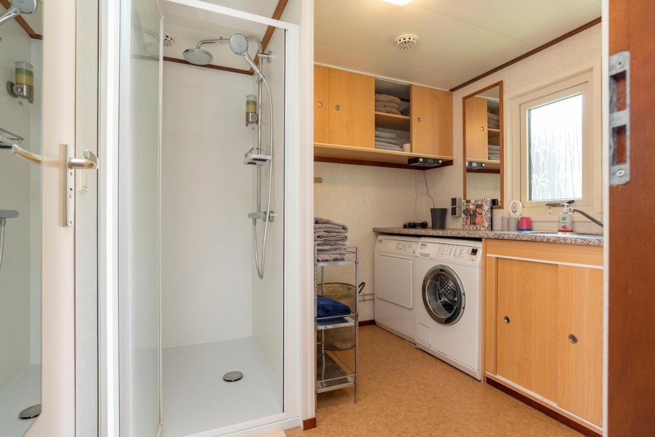 Groot Hoek Met Airco ,wasmachine, Vaatwasser,droger En Luxe Keuken En Zwembad Op Camping! Immer Besser! Rijs