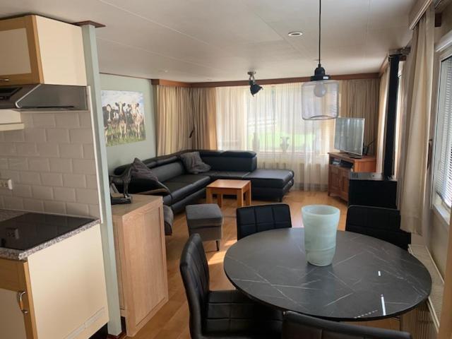 Casa de Férias Groot Hoek Met Airco ,wasmachine, Vaatwasser,droger En Luxe Keuken En Zwembad Op Camping! Immer Besser!