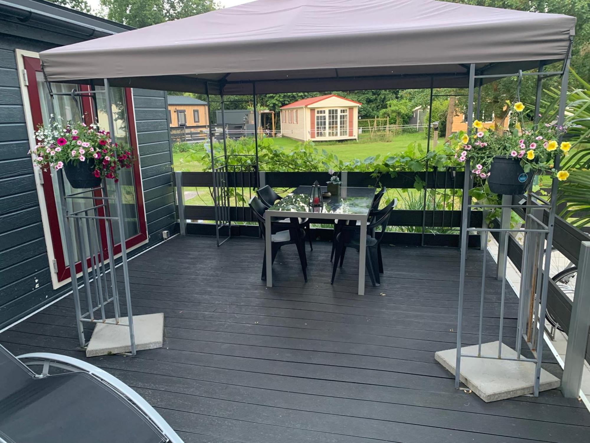 Groot Hoek Met Airco ,wasmachine, Vaatwasser,droger En Luxe Keuken En Zwembad Op Camping! Immer Besser! Casa de Férias