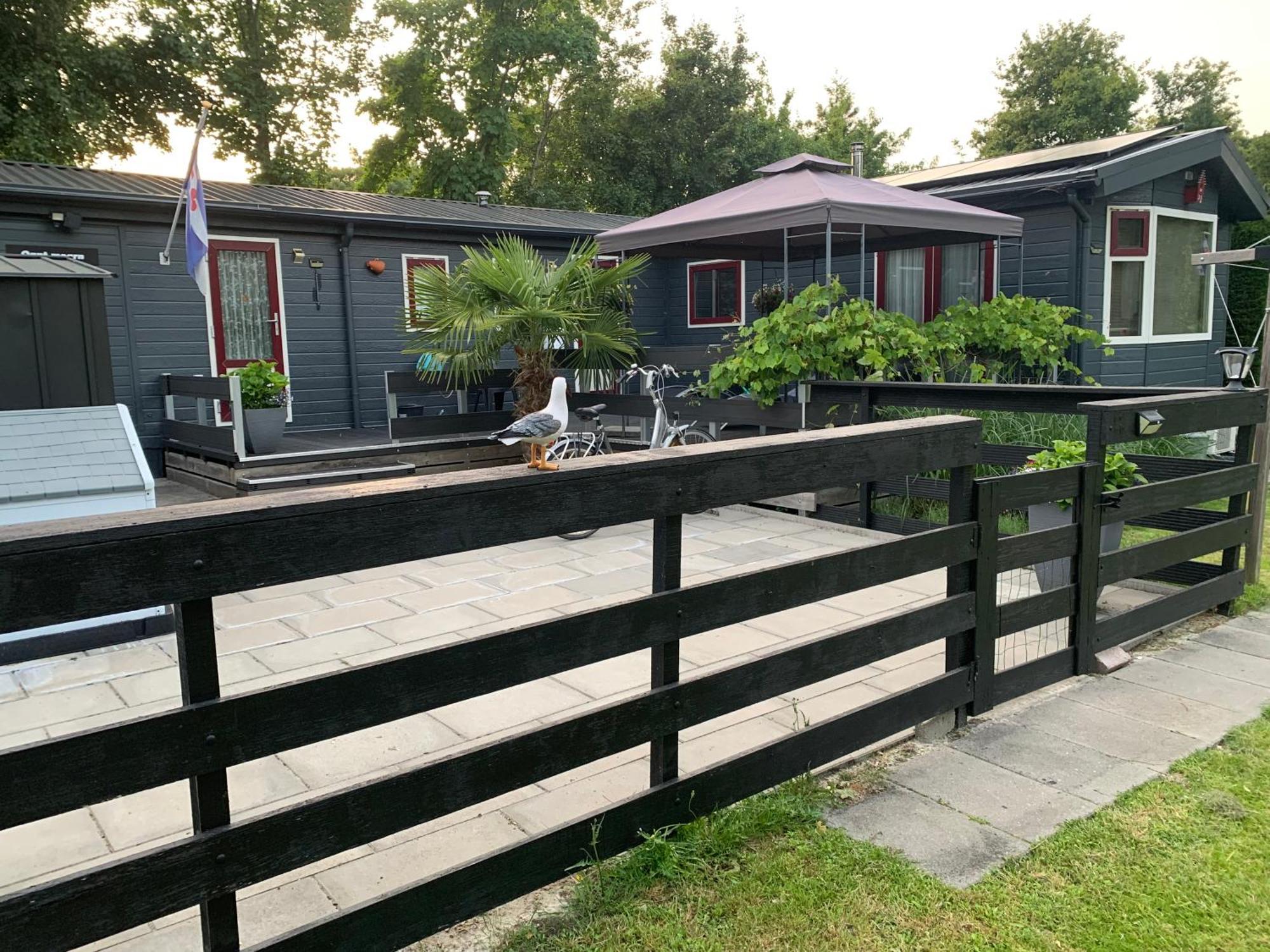Groot Hoek Met Airco ,wasmachine, Vaatwasser,droger En Luxe Keuken En Zwembad Op Camping! Immer Besser! Casa de Férias