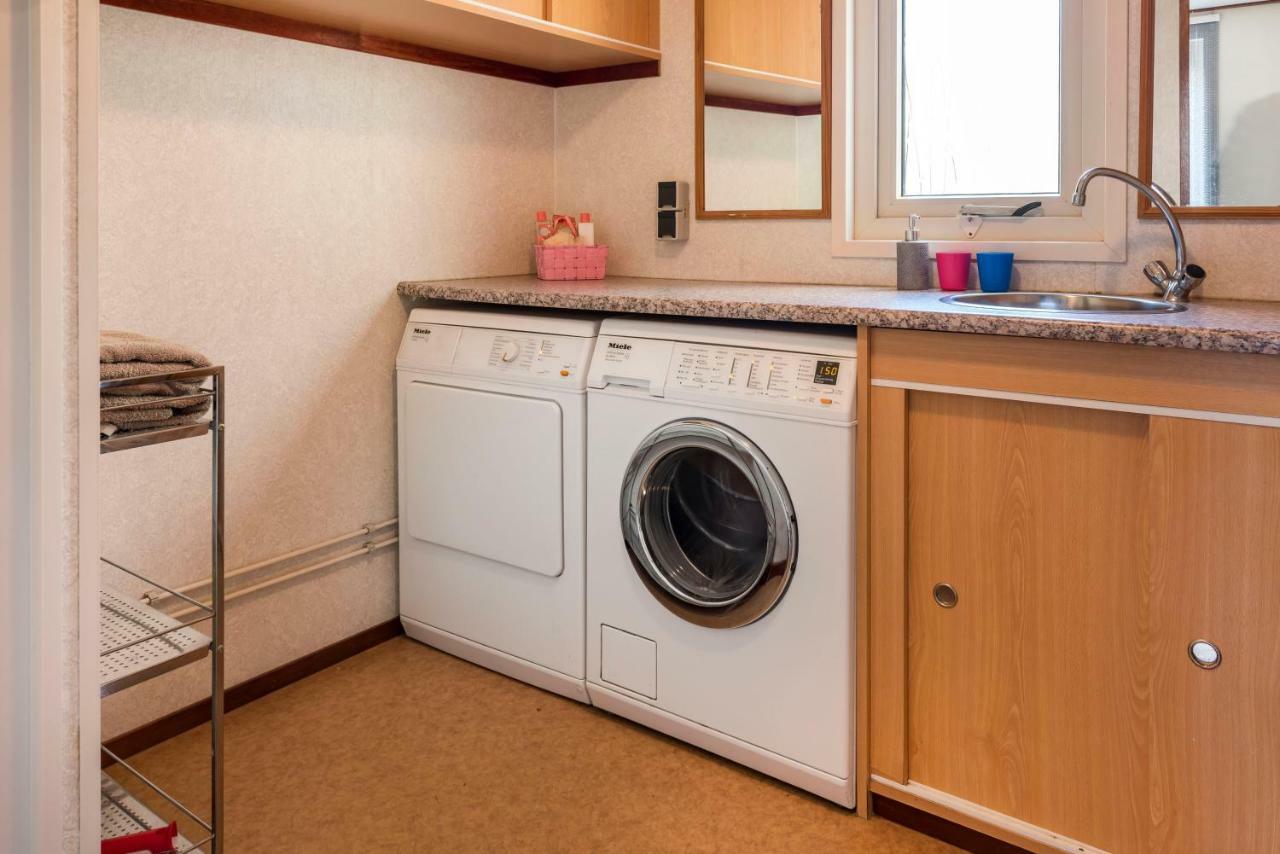 Groot Hoek Met Airco ,wasmachine, Vaatwasser,droger En Luxe Keuken En Zwembad Op Camping! Immer Besser! Rijs